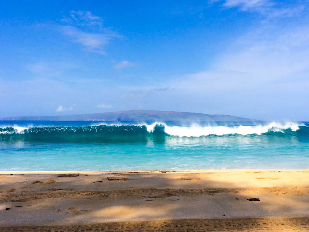 Maui waves picture from beach