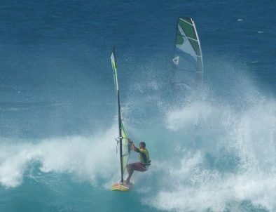 molokai, molokia wind surfing | wind surfers riding wave